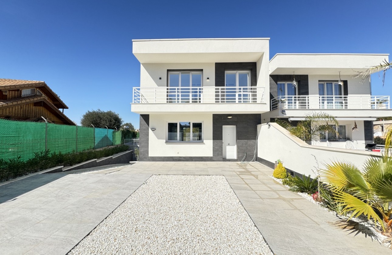Resale - Villa - Los Balcones