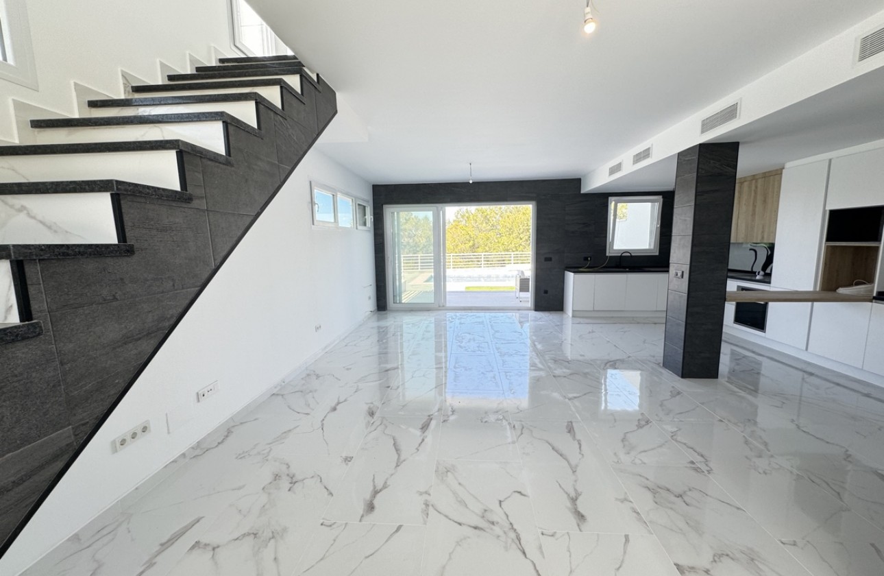 Resale - Villa - Los Balcones