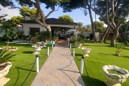 Resale - Villa - Orihuela Costa