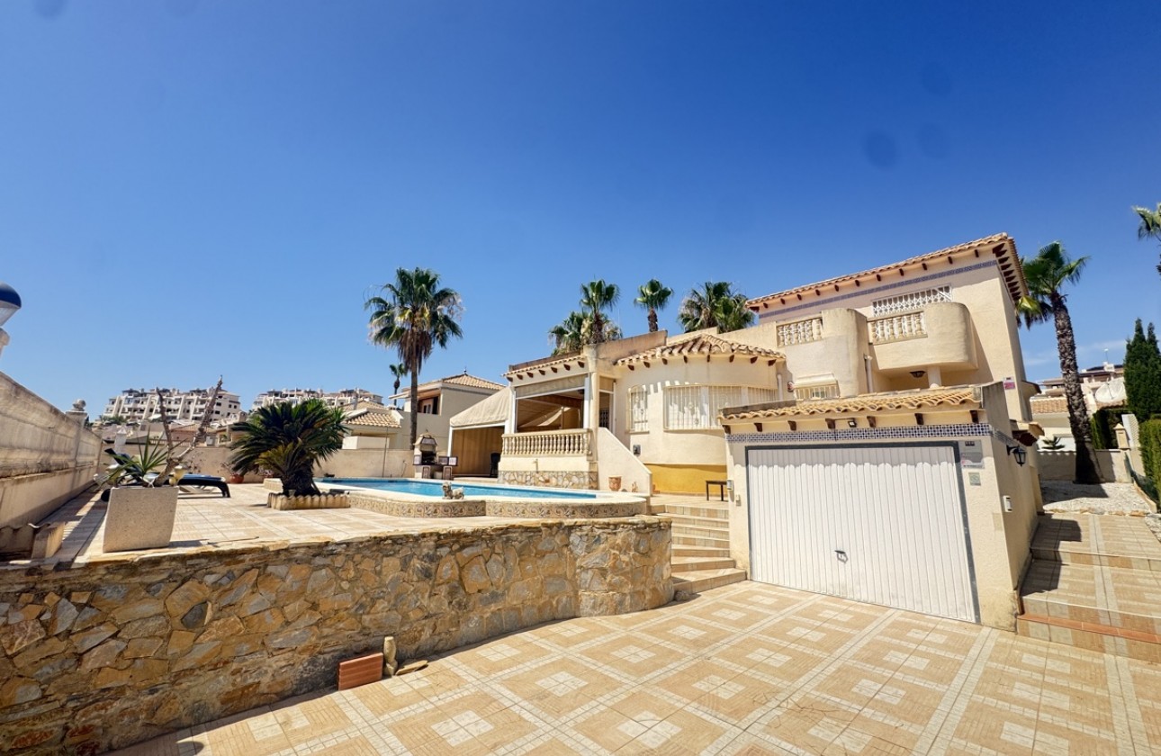 Resale - Villa - Las Ramblas Golf
