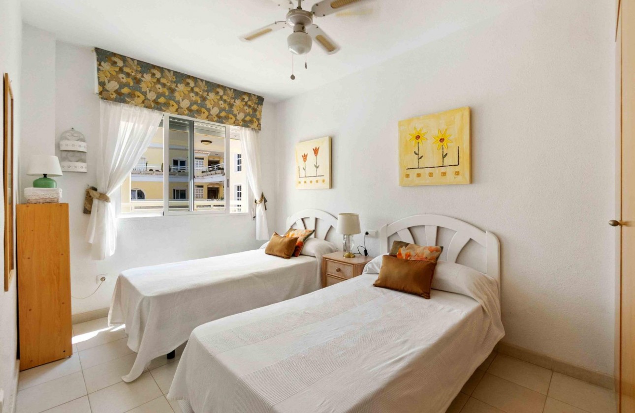 Resale - Apartment - Orihuela Costa - Campoamor