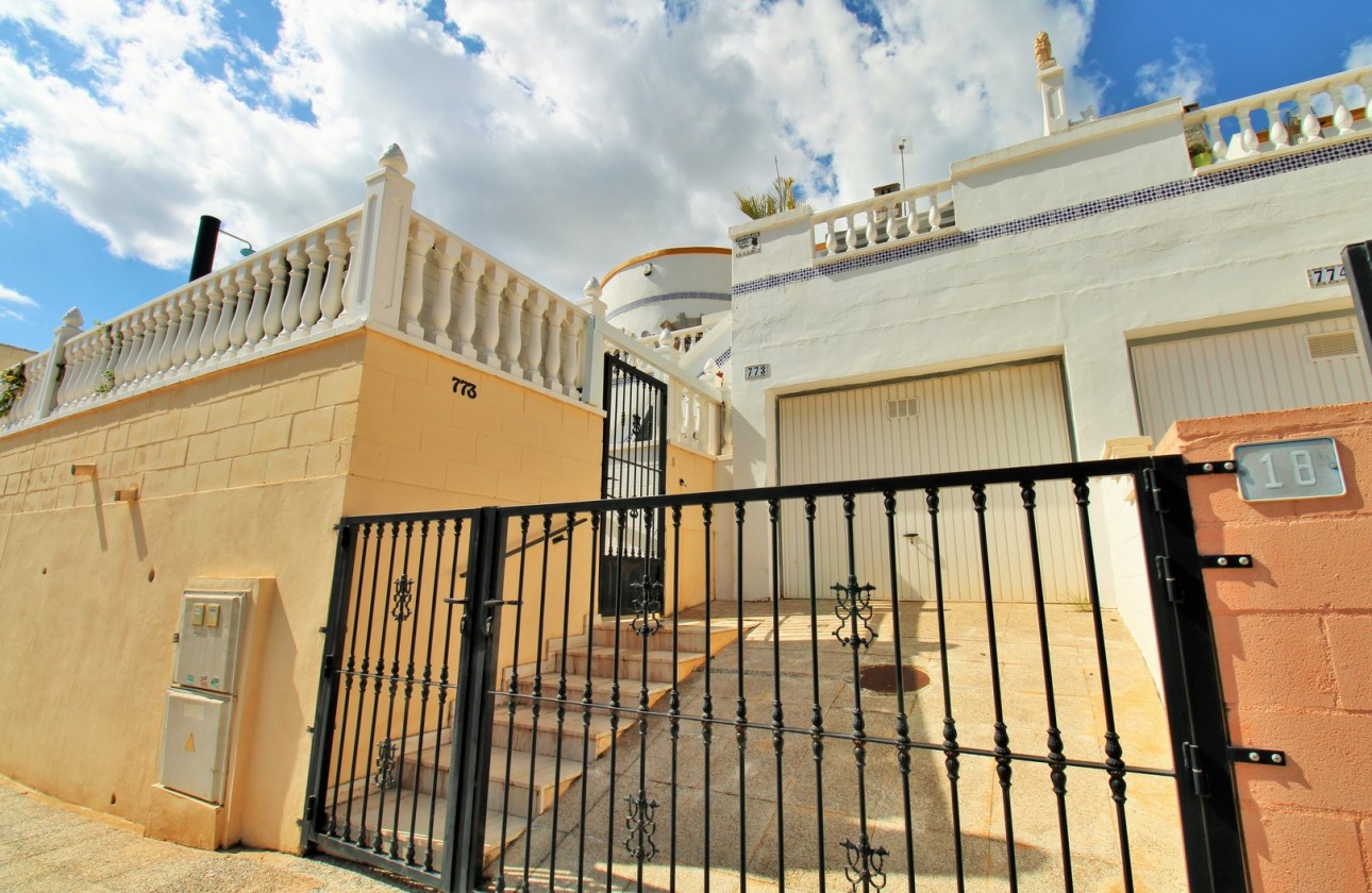 Resale - Villa - Villamartin - Los Dolses