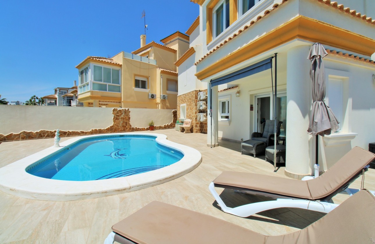 Resale - Villa - Villamartin - Los Dolses