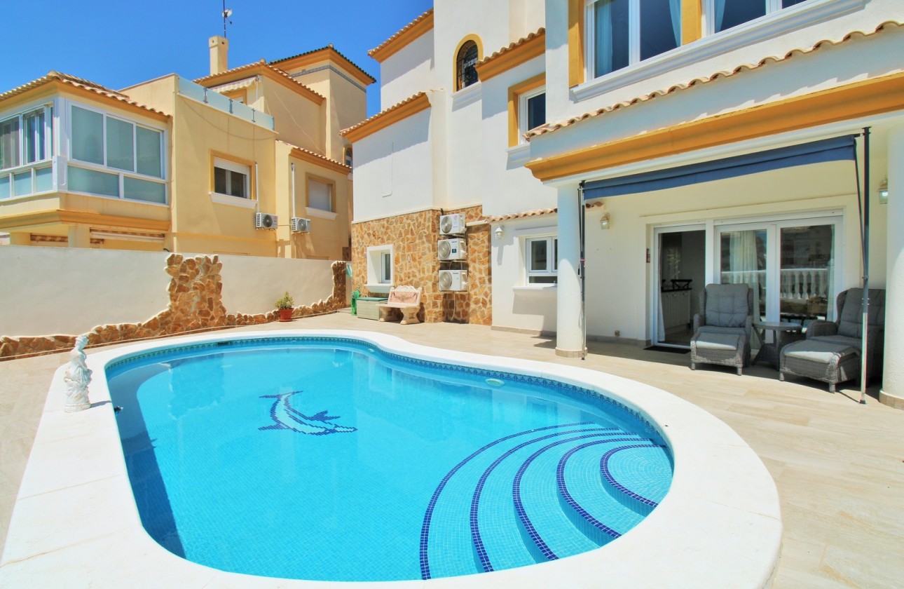 Resale - Villa - Villamartin - Los Dolses