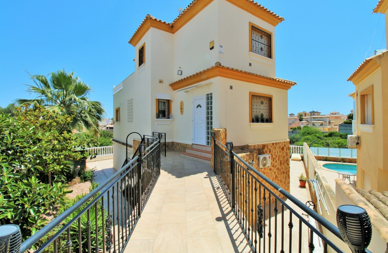 Resale - Villa - Villamartin - Los Dolses