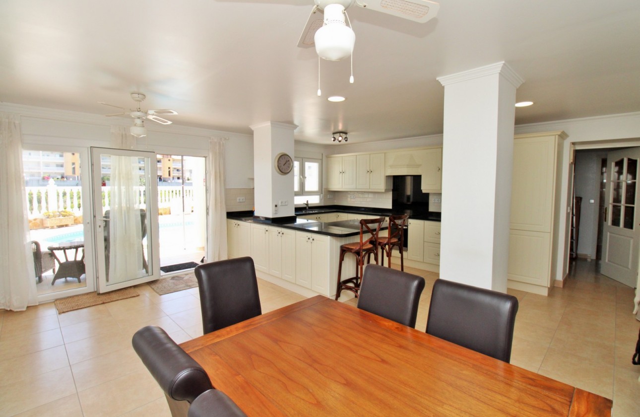 Resale - Villa - Villamartin - Los Dolses