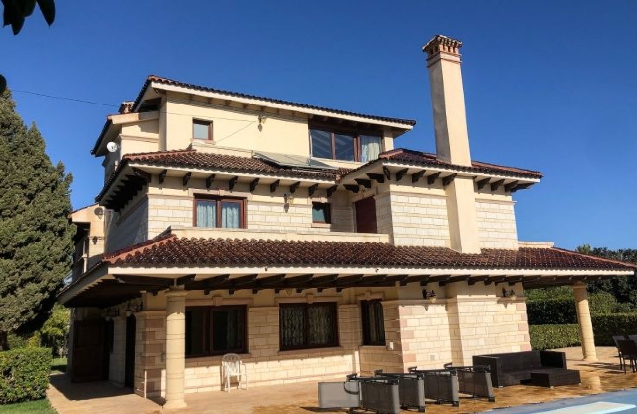 Resale - Villa - Orihuela Costa