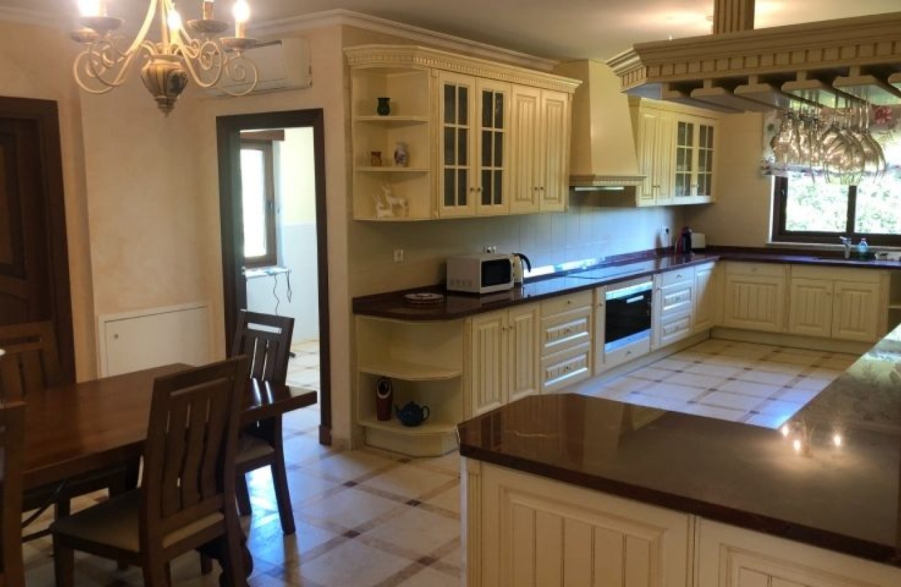 Resale - Villa - Orihuela Costa