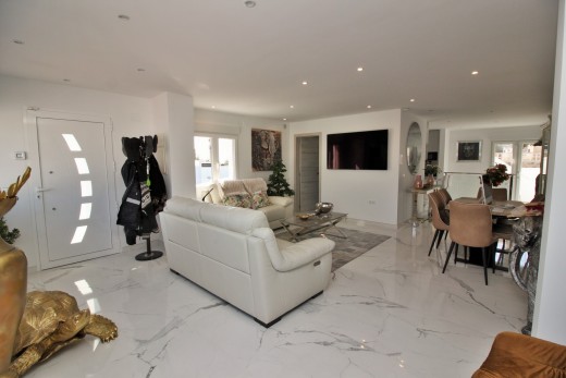 Resale - Villa - Villamartin