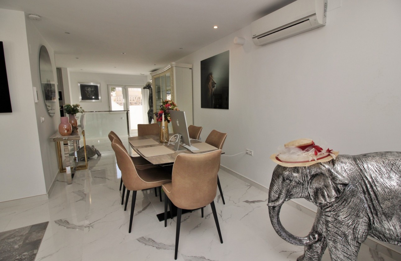 Resale - Villa - Villamartin