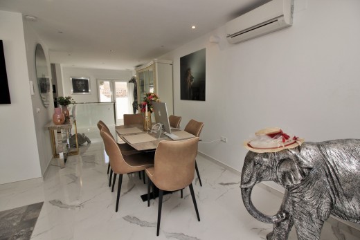 Resale - Villa - Villamartin
