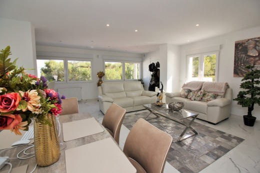 Resale - Villa - Villamartin