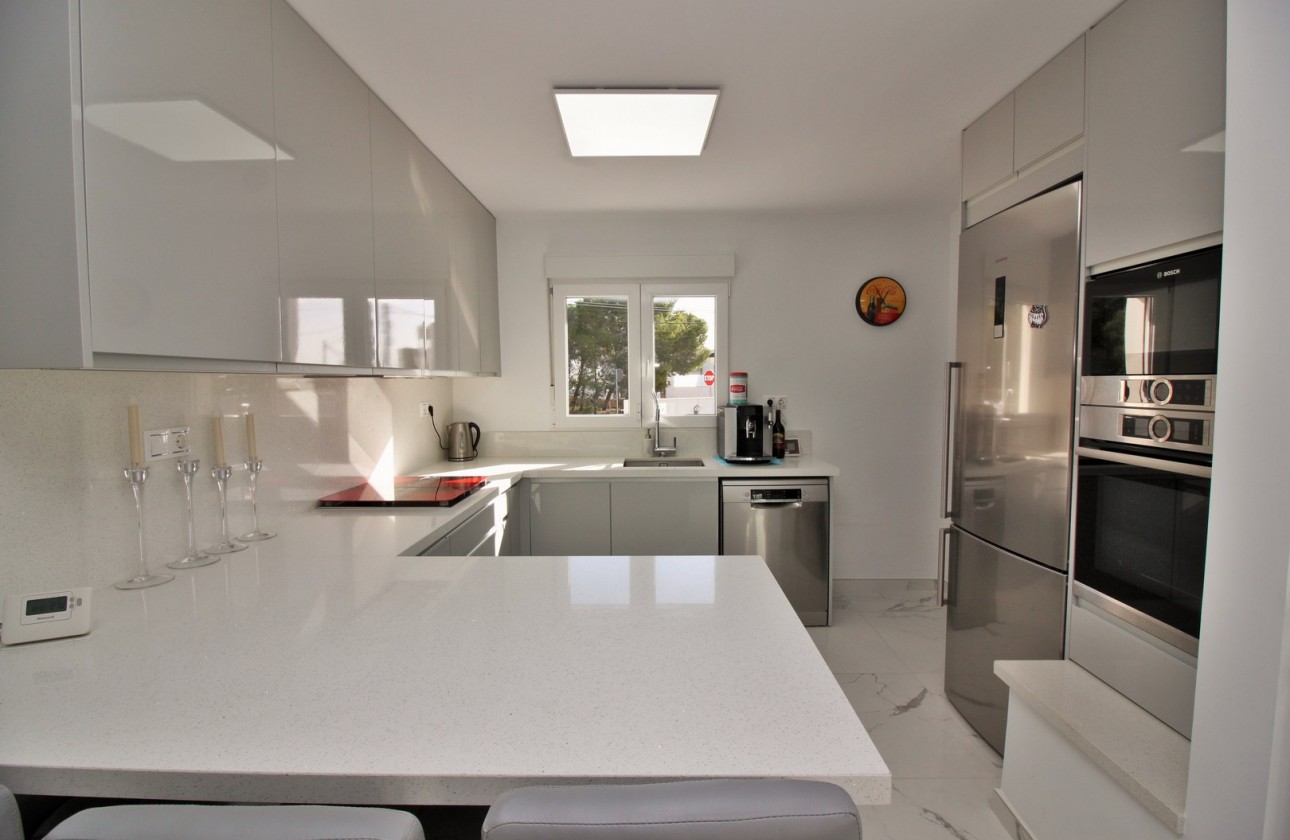Resale - Villa - Villamartin
