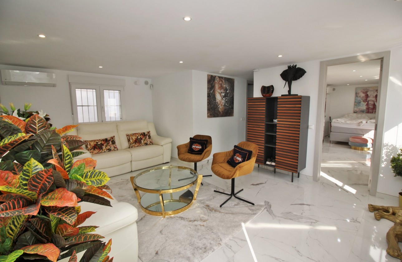 Resale - Villa - Villamartin
