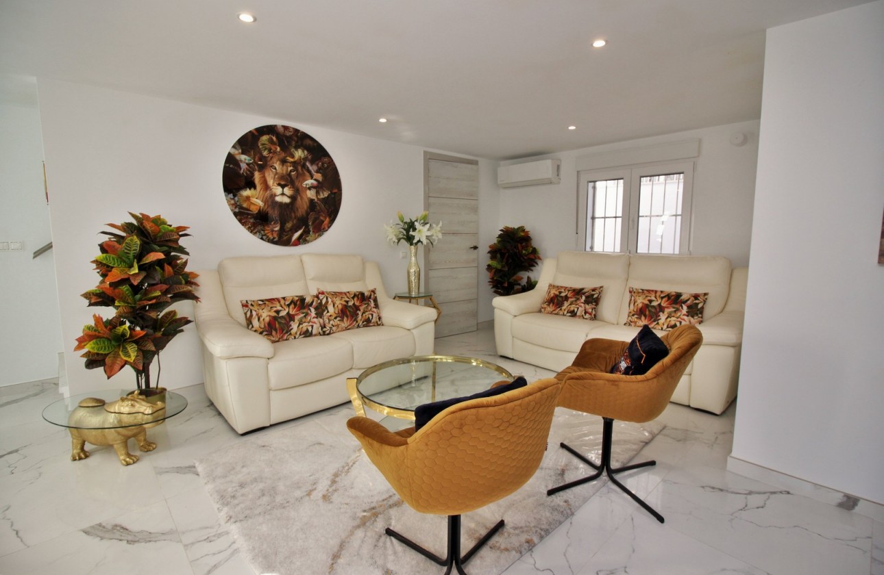 Resale - Villa - Villamartin