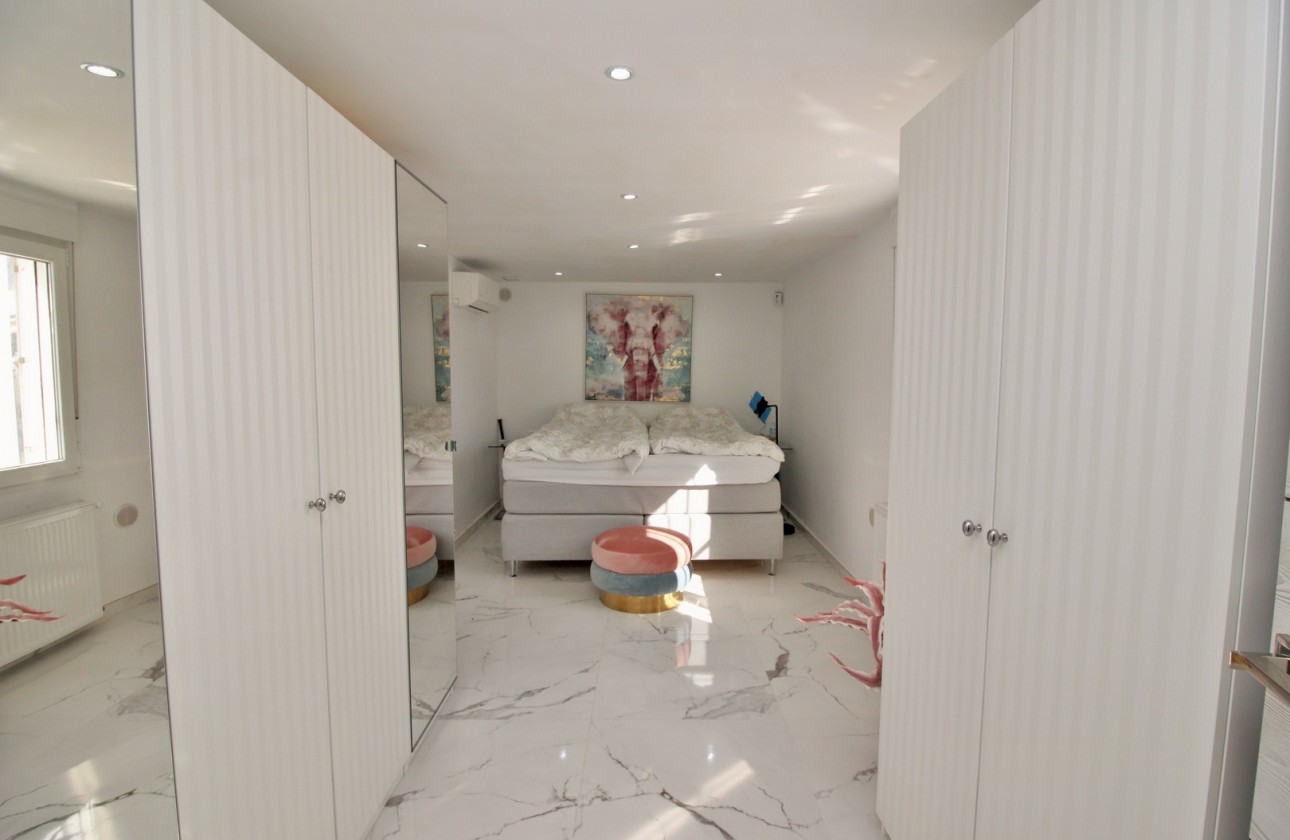Resale - Villa - Villamartin