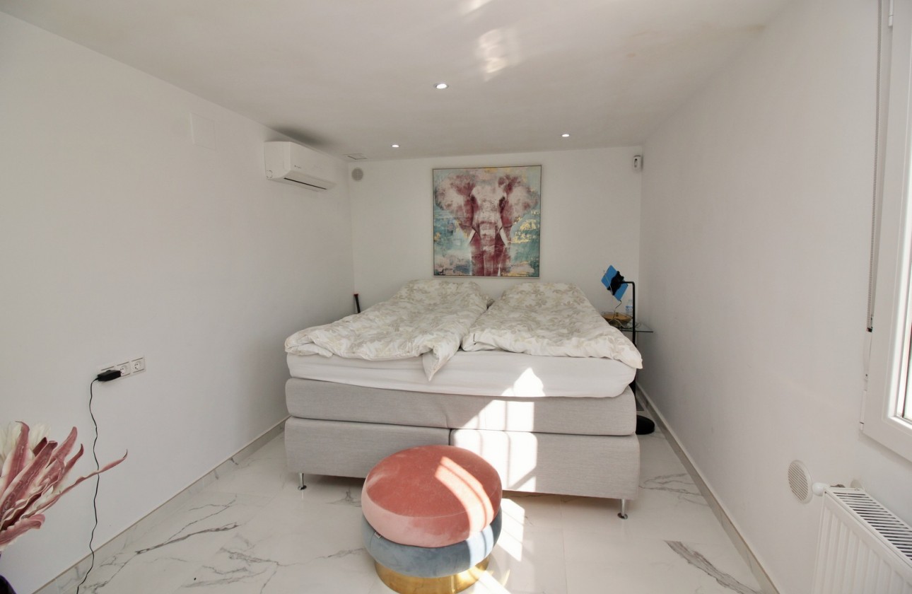 Resale - Villa - Villamartin