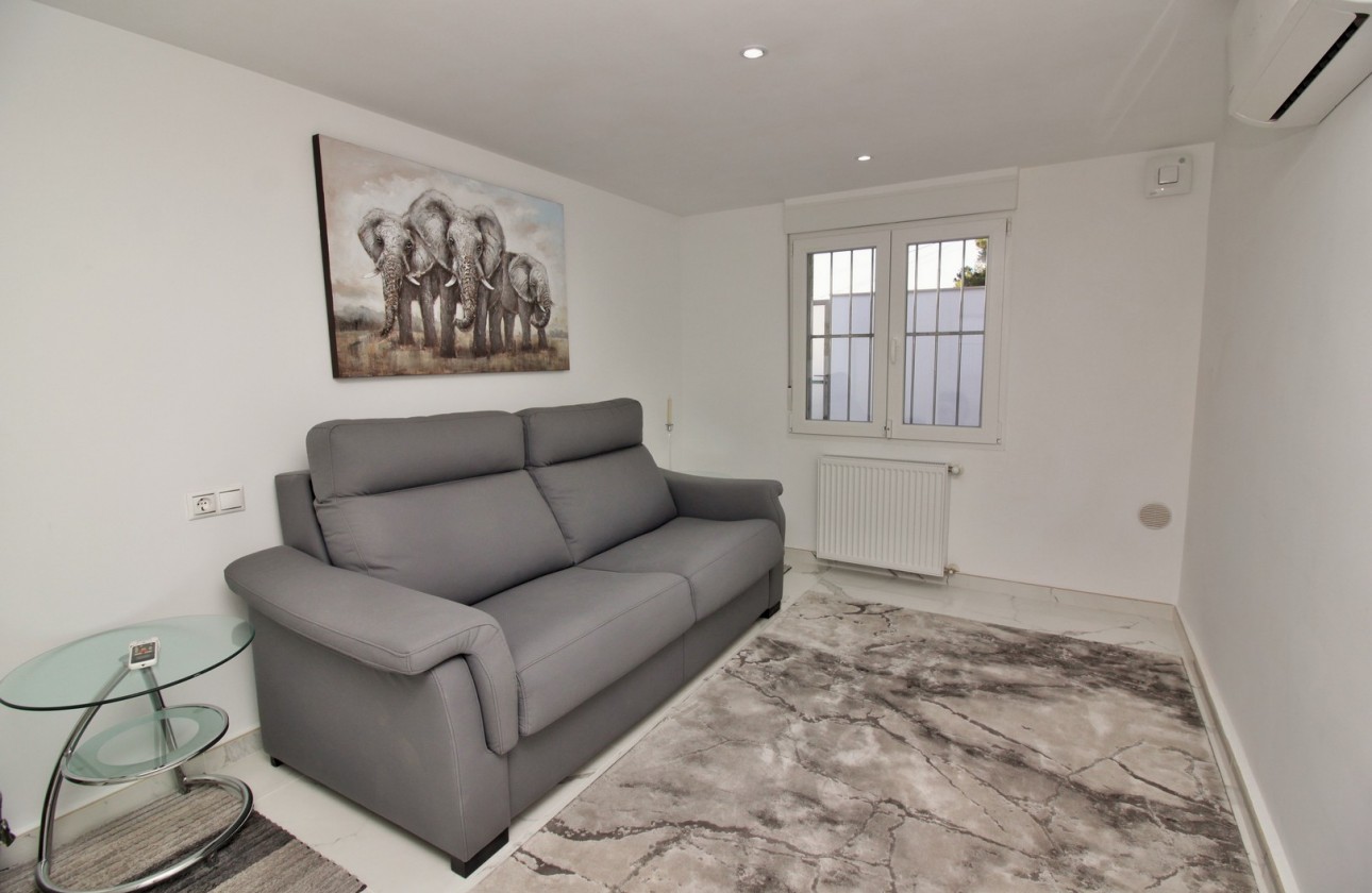 Resale - Villa - Villamartin