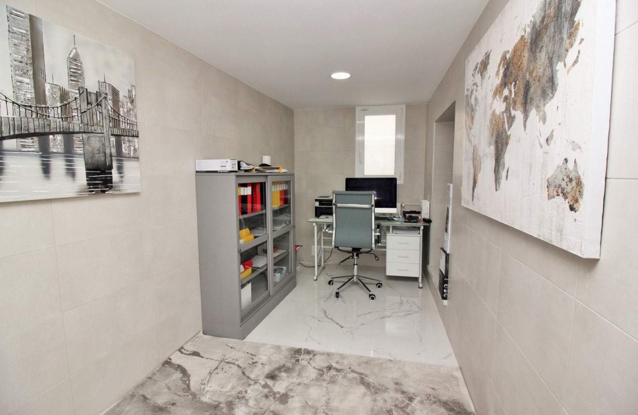 Resale - Villa - Villamartin