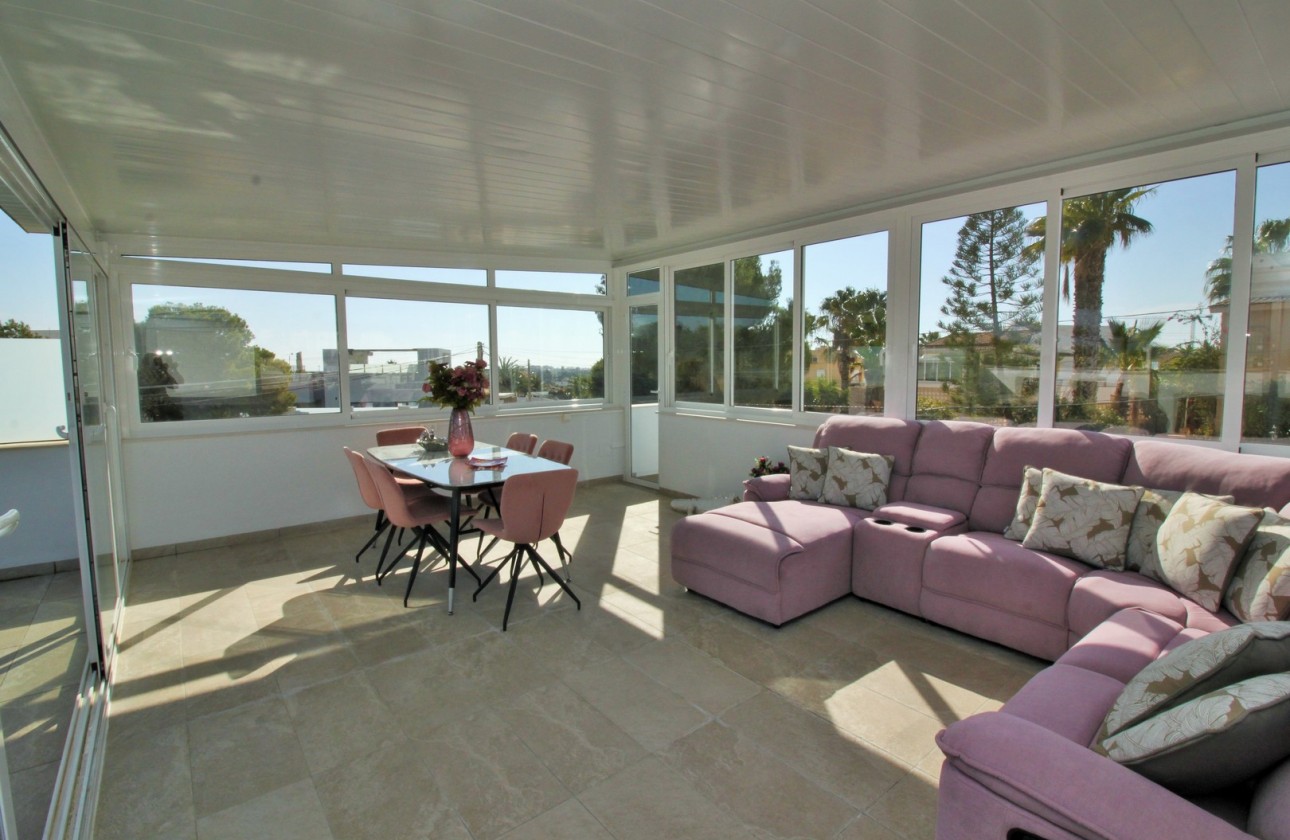 Resale - Villa - Villamartin