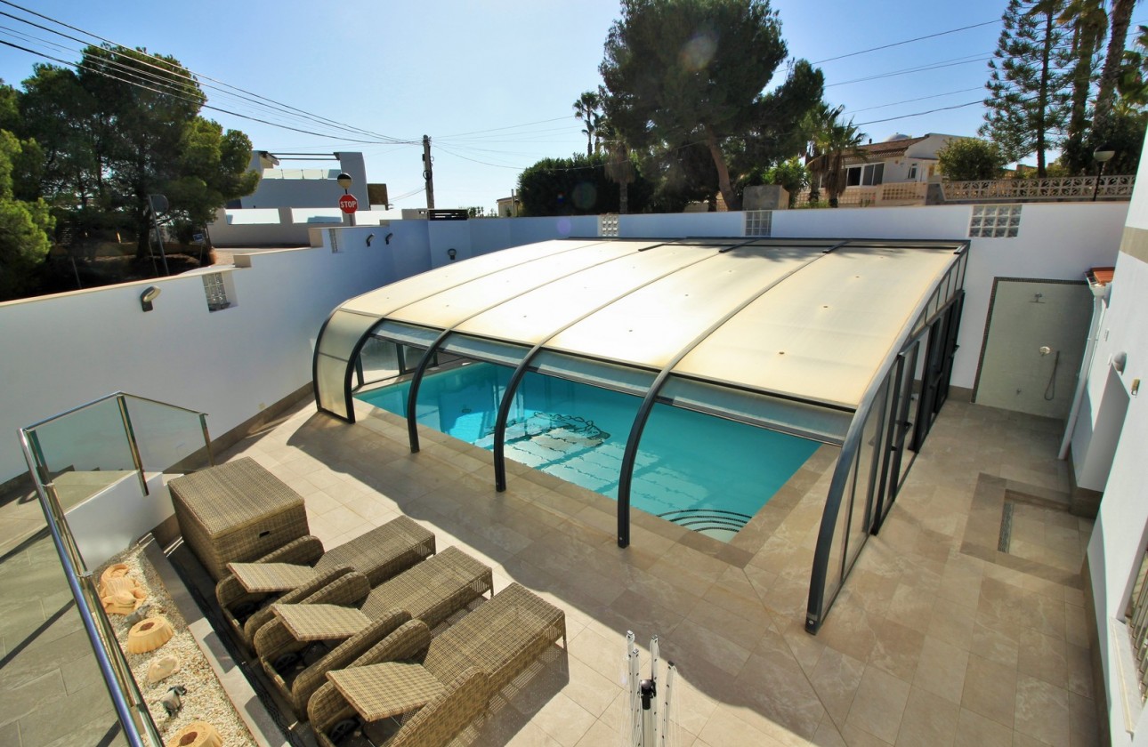 Resale - Villa - Villamartin