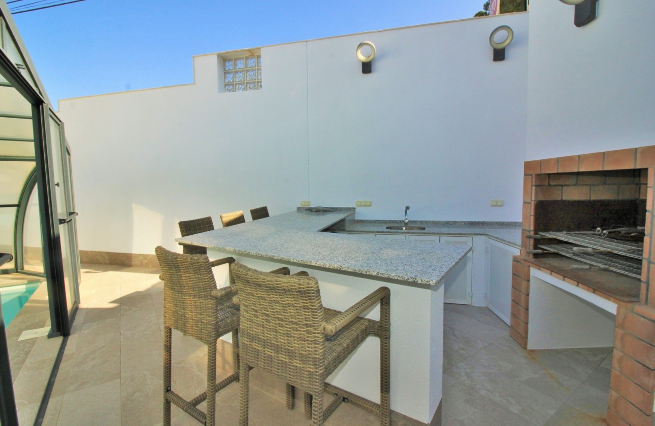 Resale - Villa - Villamartin