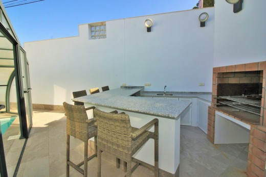 Resale - Villa - Villamartin