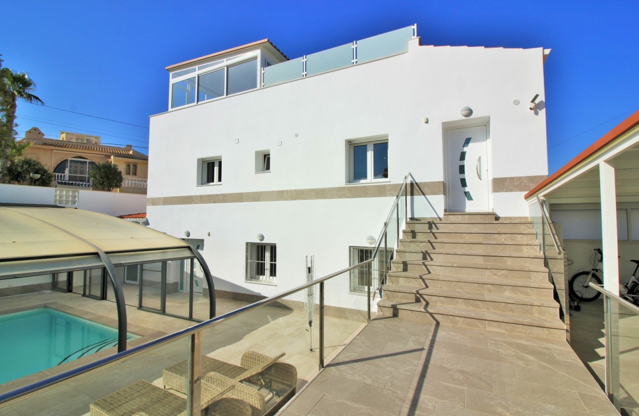 Resale - Villa - Villamartin
