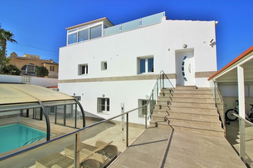 Resale - Villa - Villamartin