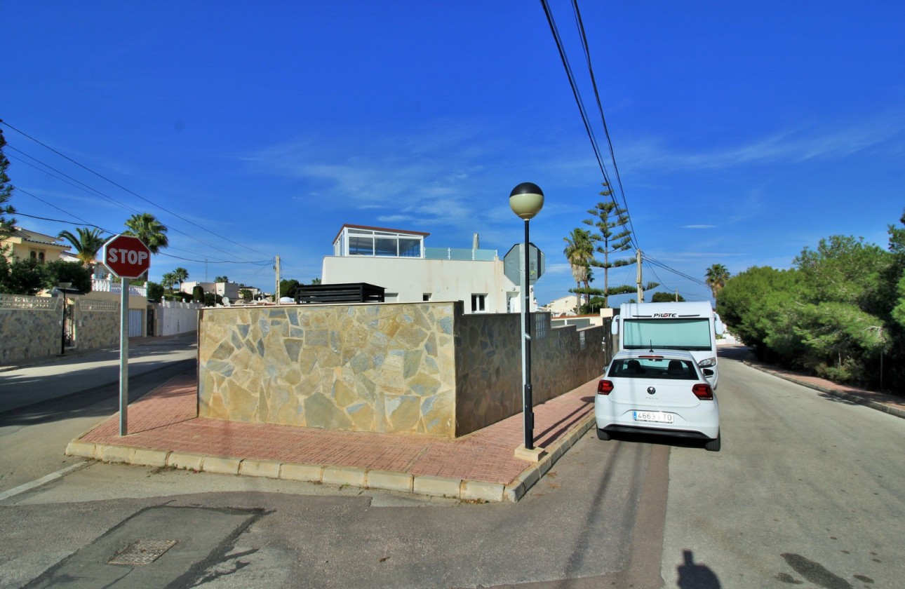 Resale - Villa - Villamartin