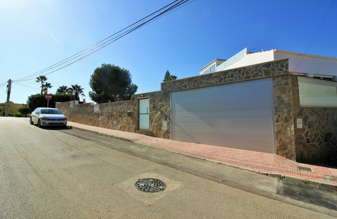 Resale - Villa - Villamartin