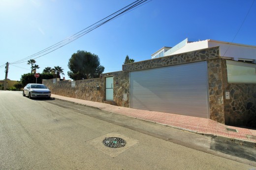Resale - Villa - Villamartin
