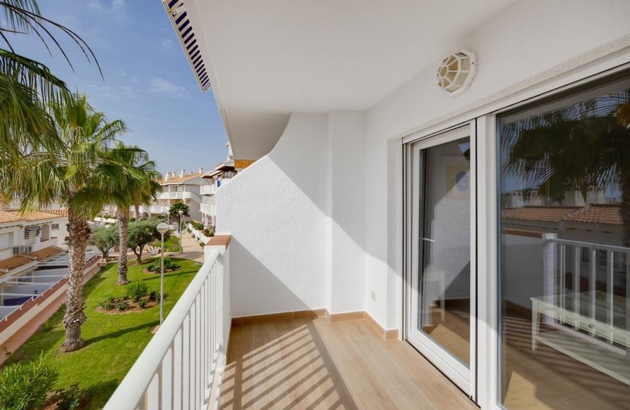 Resale - Apartment - Orihuela Costa - Campoamor