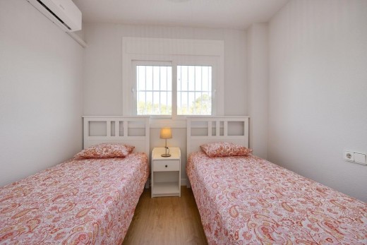Resale - Apartment - Orihuela Costa - Campoamor