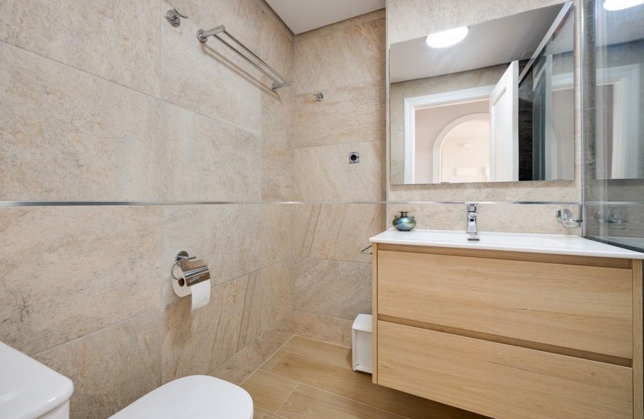 Resale - Apartment - Orihuela Costa - Campoamor