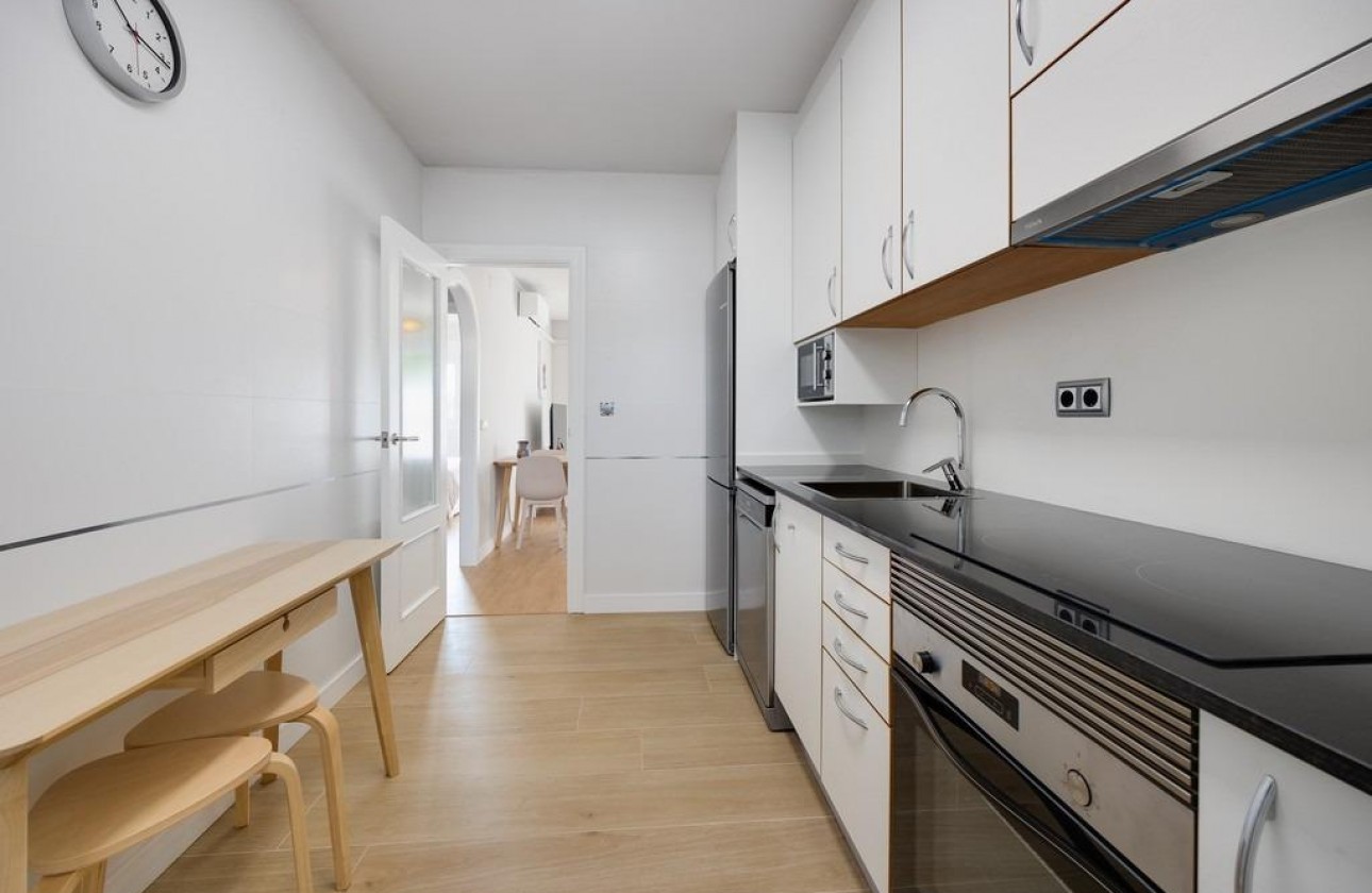 Resale - Apartment - Orihuela Costa - Campoamor