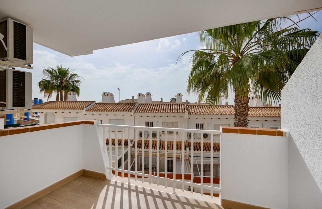 Resale - Apartment - Orihuela Costa - Campoamor