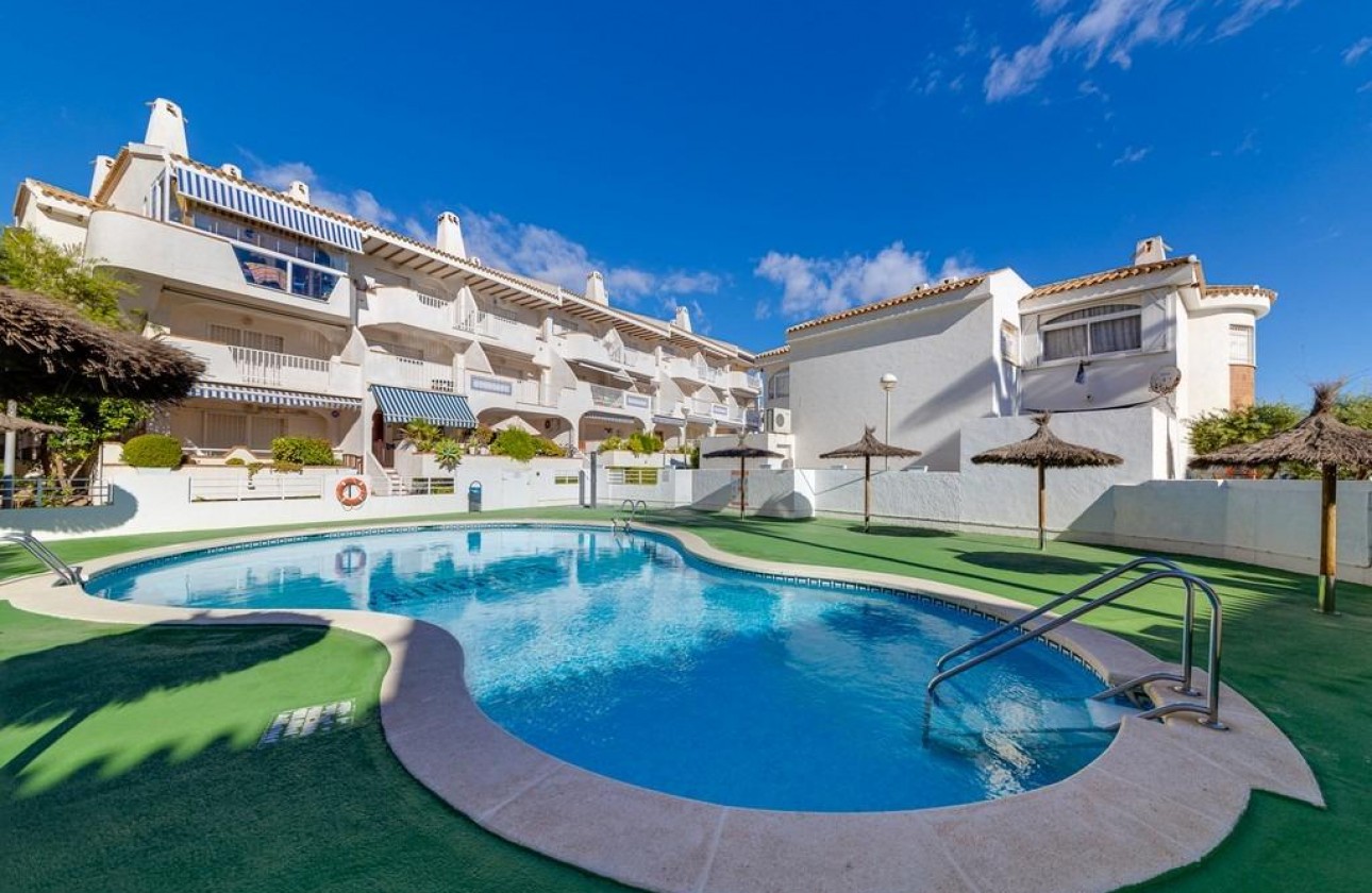 Resale - Apartment - Orihuela Costa - Campoamor