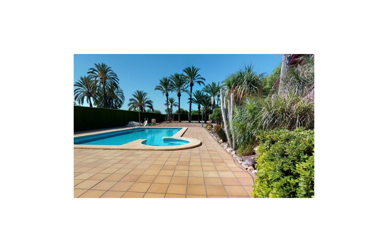 Resale - Villa - Elche