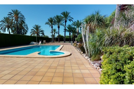 Resale - Villa - Elche